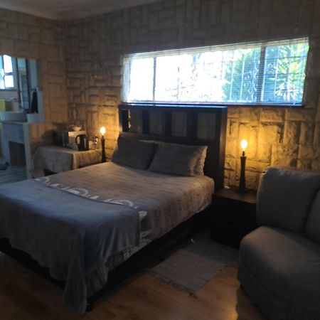 Meadows Guesthouse Germiston Exteriör bild