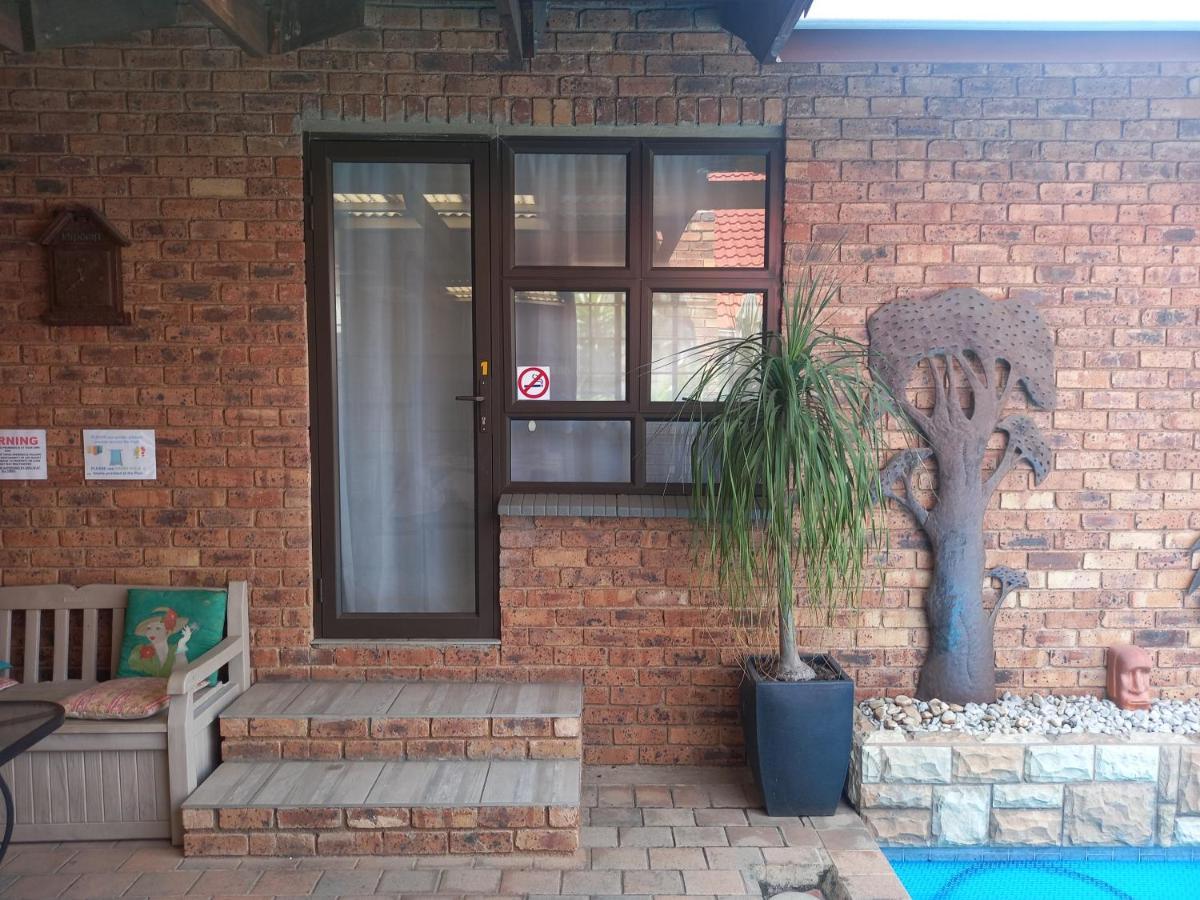 Meadows Guesthouse Germiston Exteriör bild