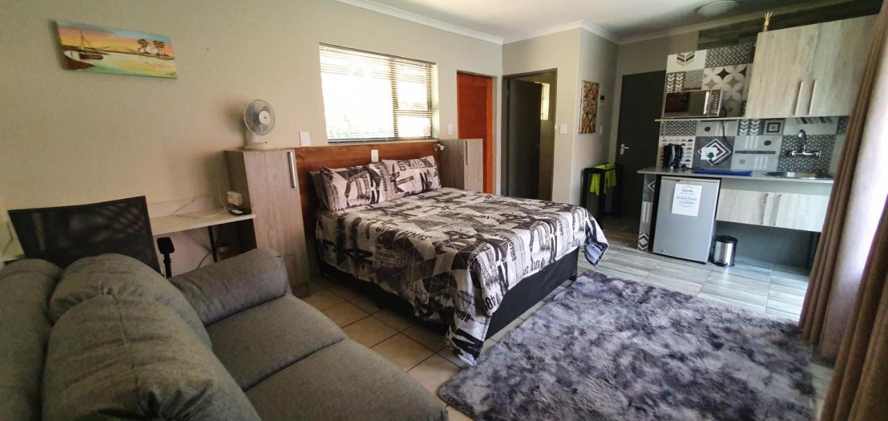 Meadows Guesthouse Germiston Exteriör bild