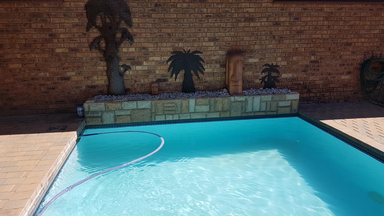 Meadows Guesthouse Germiston Exteriör bild