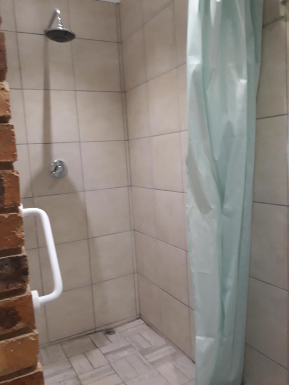 Meadows Guesthouse Germiston Exteriör bild
