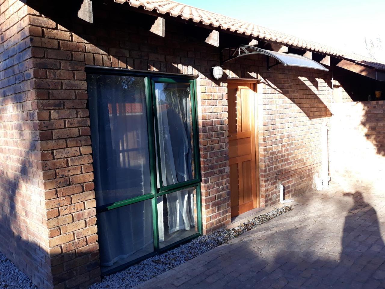 Meadows Guesthouse Germiston Exteriör bild